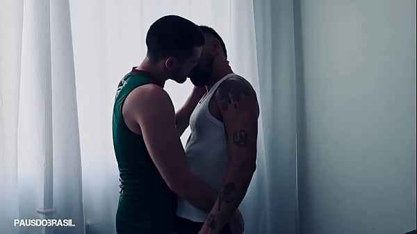 Entre tapas e beijos e pau grosso