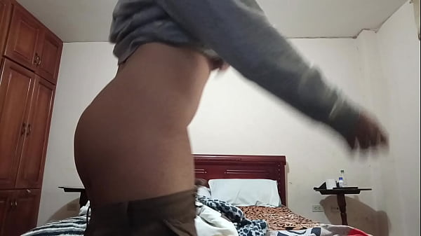 GAY PASIVO DE LOJA BITANDO LA LECHE DE SU MACHO